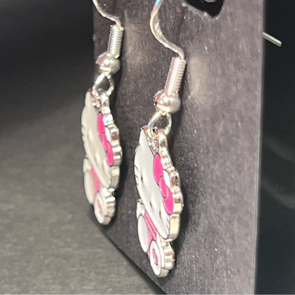 Hello Kitty Earrings - Picture 5 of 8
